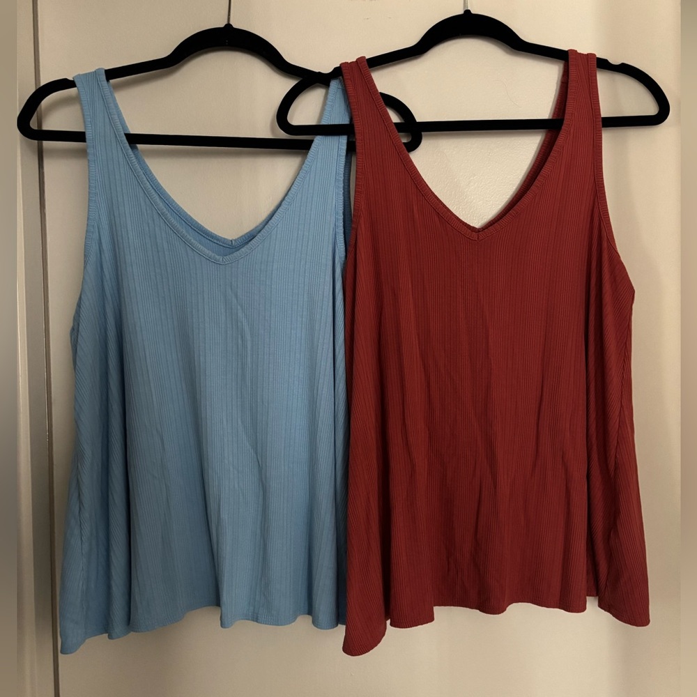 Old Navy Luxe V-Neck Sleeveless Top bundle